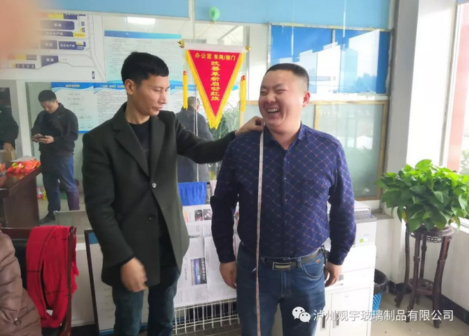 瀘州玻璃酒瓶定制.png 瀘州玻璃酒瓶定制.png