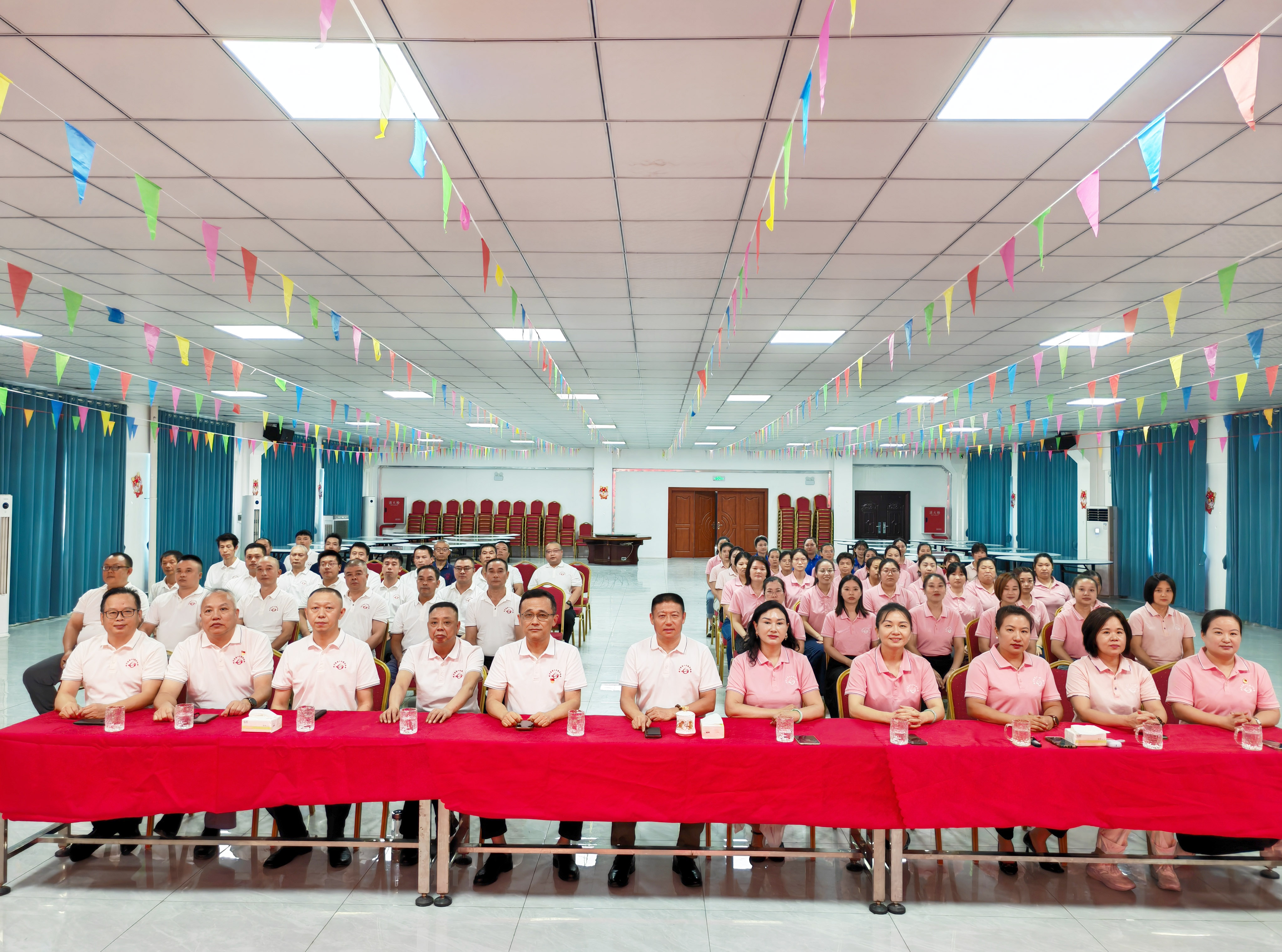 共觀大閱兵 激揚(yáng)愛國(guó)情｜觀宇集團(tuán)組織觀看9·3大閱兵活動(dòng)